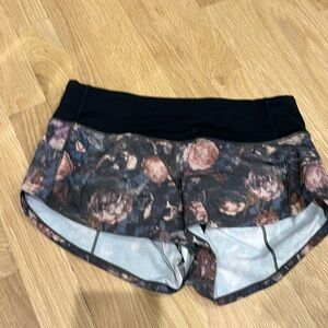 Lululemon low rise 2.5” speed up size 2